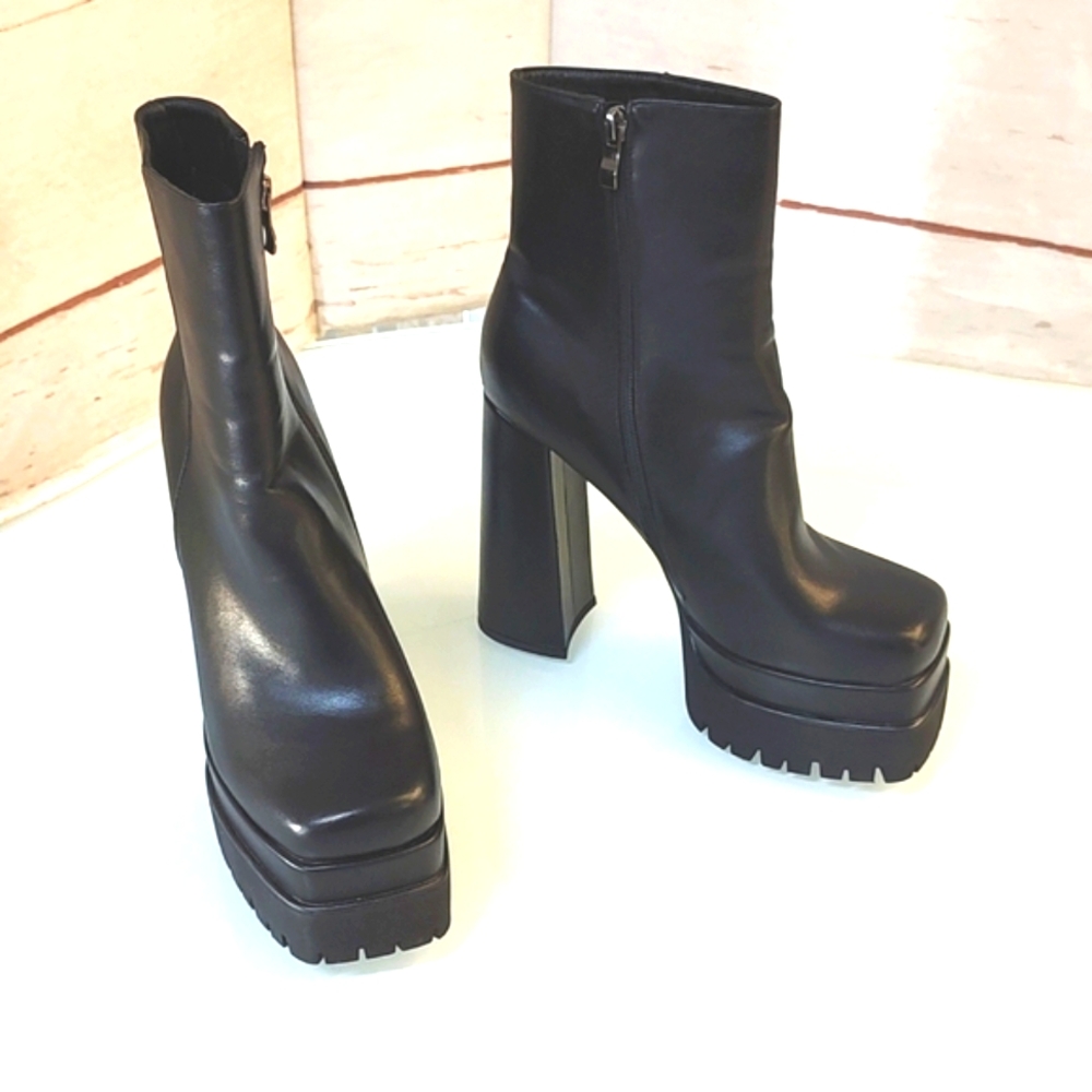 Black Platform Goth Boot Round Toe Ankle Bootie Zipper 9.5